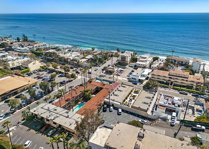 Pet Friendly hotel: 14 West Laguna Beach