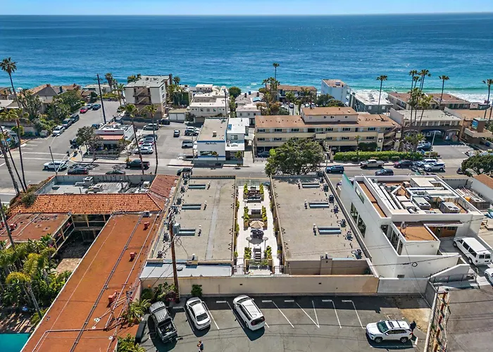 Pet Friendly hotel: 14 West Laguna Beach